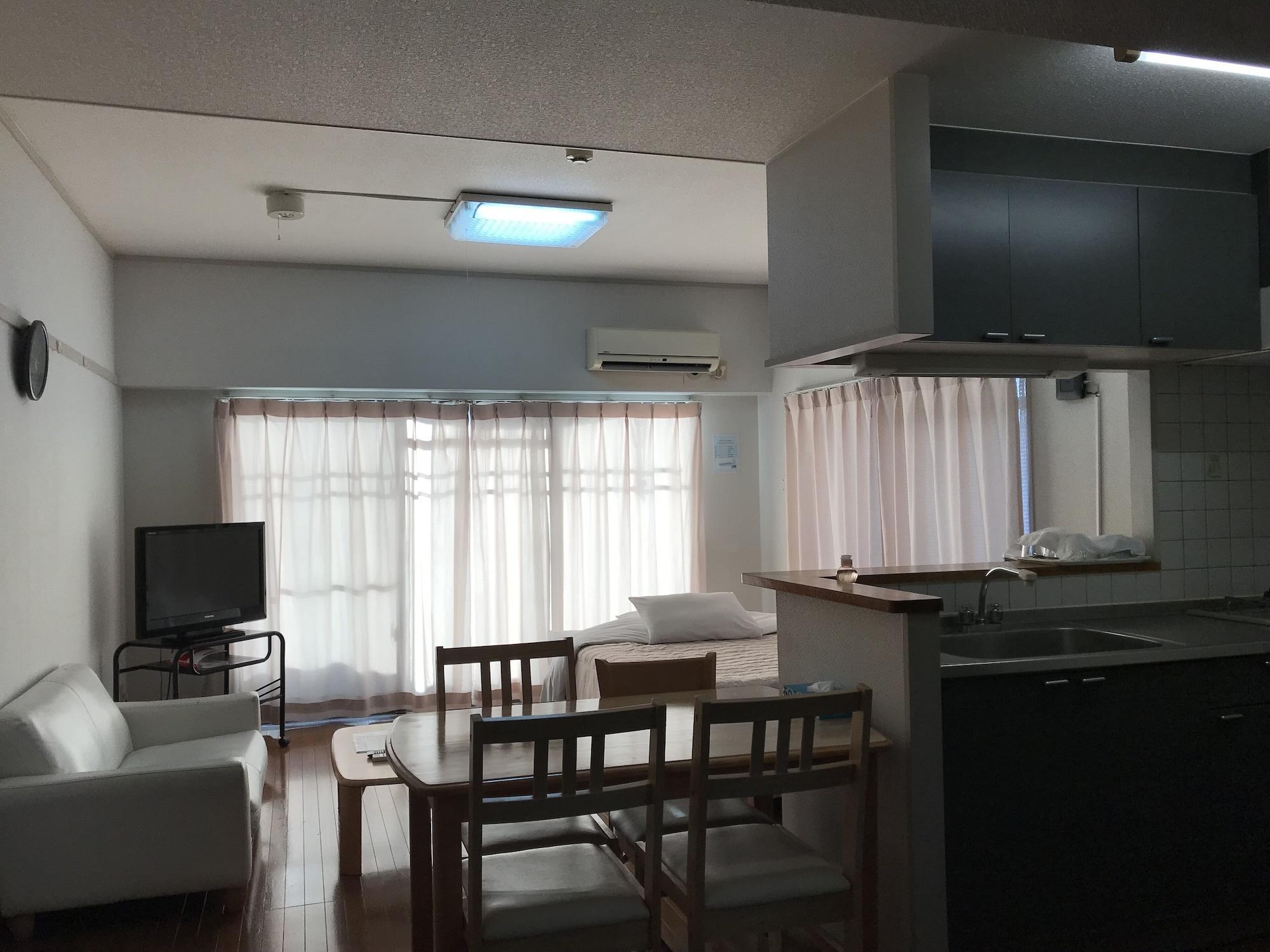 Appartamento Weekly Harbourview Mansion Main Building Naha Esterno foto