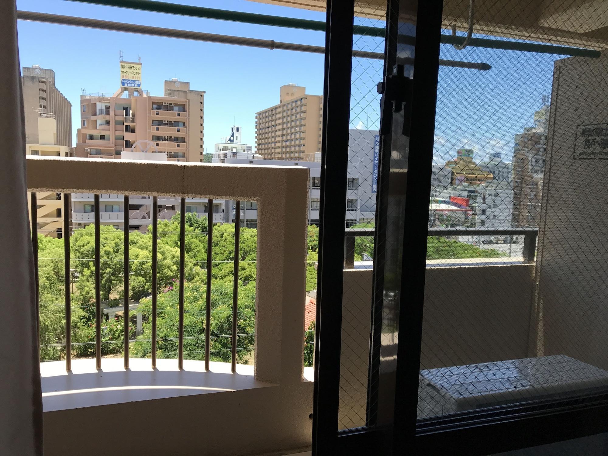 Appartamento Weekly Harbourview Mansion Main Building Naha Esterno foto