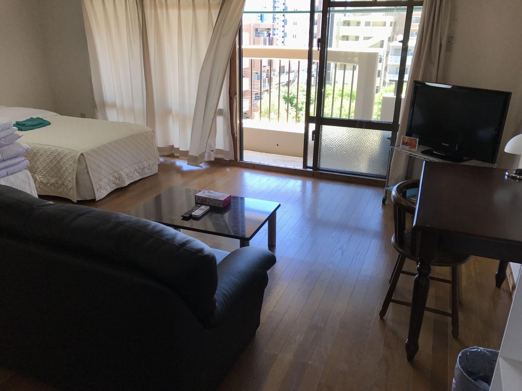 Appartamento Weekly Harbourview Mansion Main Building Naha Esterno foto
