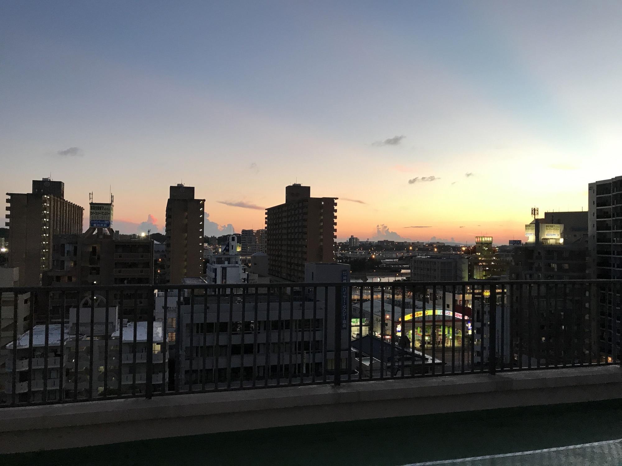 Appartamento Weekly Harbourview Mansion Main Building Naha Esterno foto