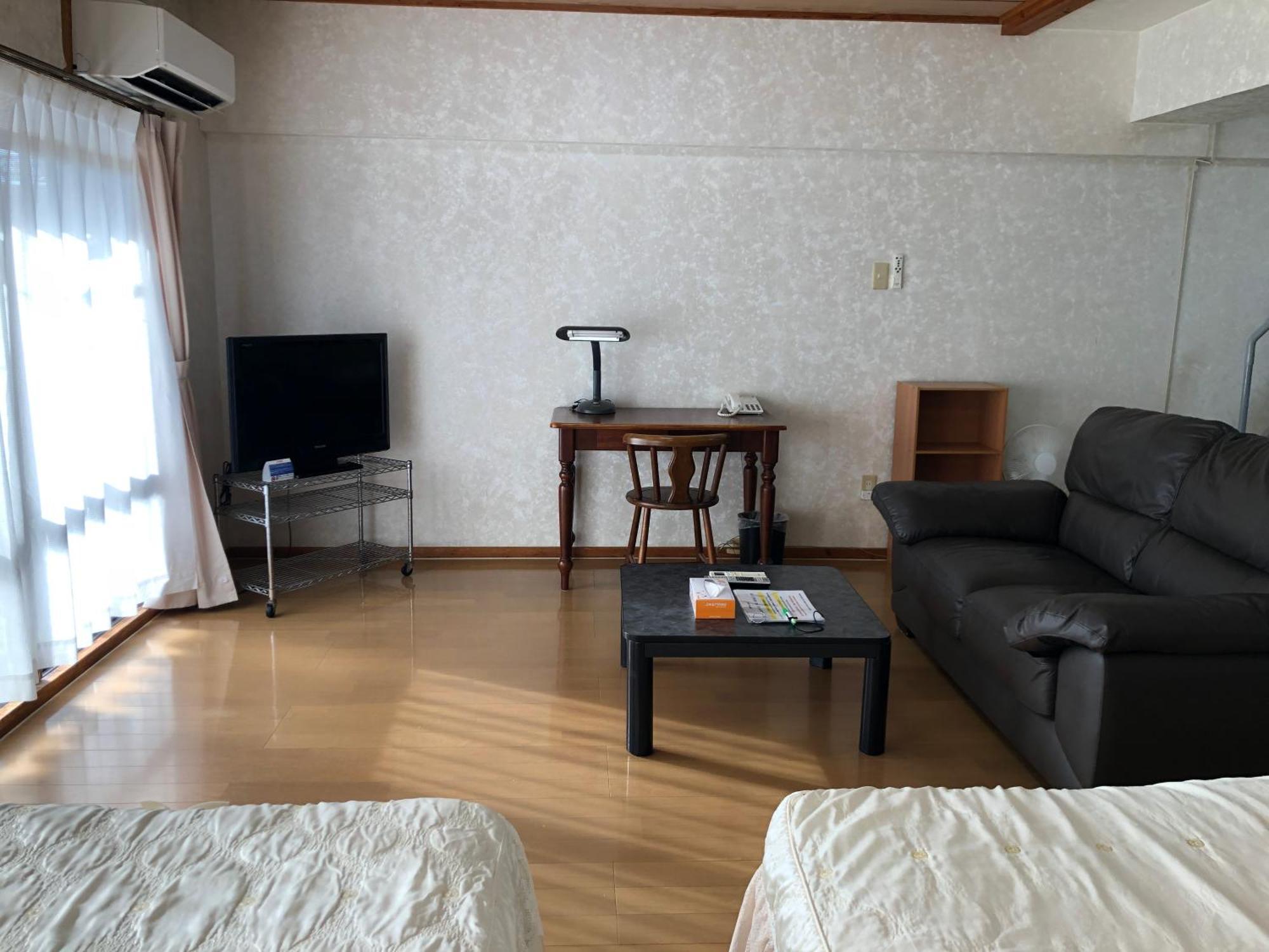Appartamento Weekly Harbourview Mansion Main Building Naha Esterno foto